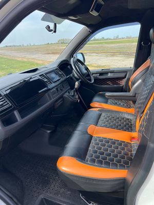 2016 Volkswagen Transporter T6 — photo 10 of 19