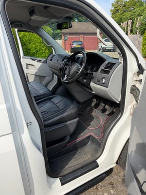 2014 Volkswagen Transporter — photo 14 of 28