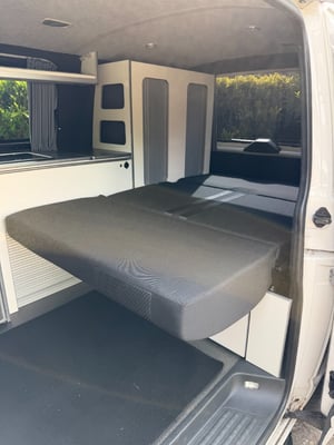 2014 Volkswagen Transporter — photo 18 of 28
