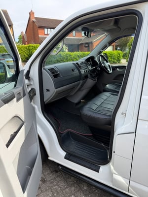 2014 Volkswagen Transporter — photo 15 of 28