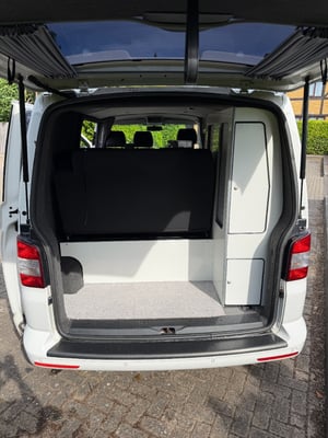 2014 Volkswagen Transporter — photo 13 of 28