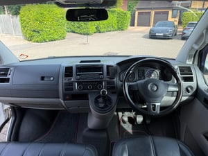 2014 Volkswagen Transporter — photo 16 of 28