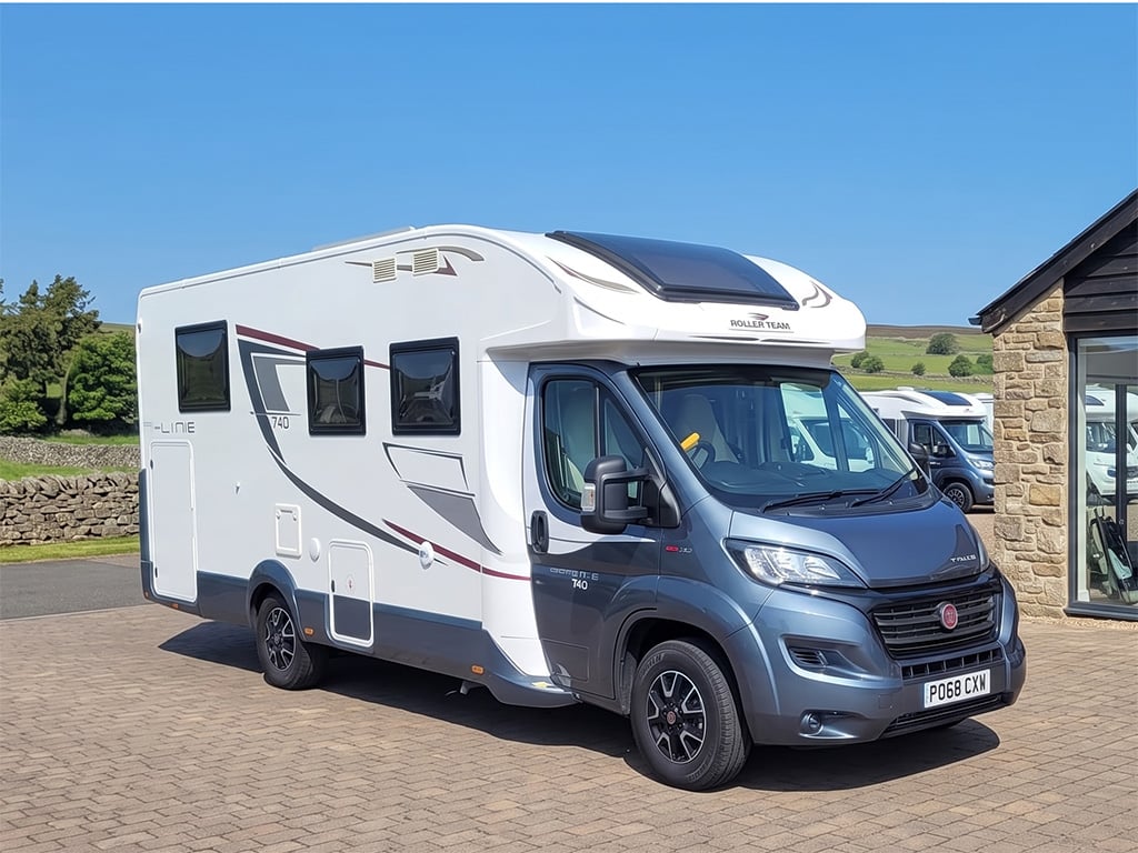 2018 Roller-Team T Line 740 - Image 1
