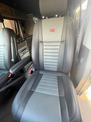 2022 Volkswagen Transporter T28 Startline — photo 28 of 36