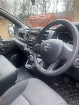 2021 Nissan NV300 — photo 12 of 25