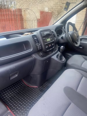 2021 Nissan NV300 — photo 15 of 25