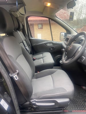 2021 Nissan NV300 — photo 24 of 25