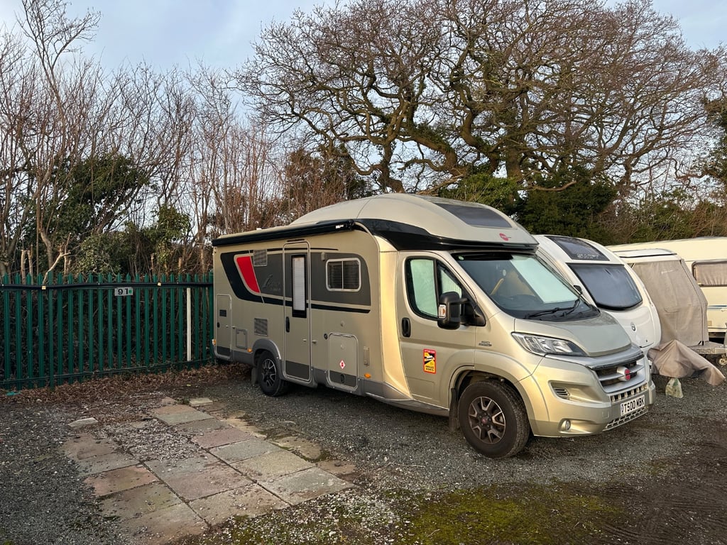 2016 Burstner Ixeo IT - Image 1
