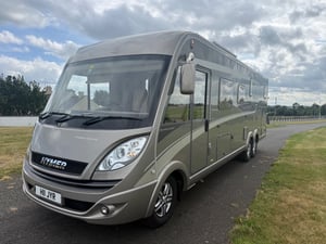 2017 Hymer B778 — photo 2 of 21