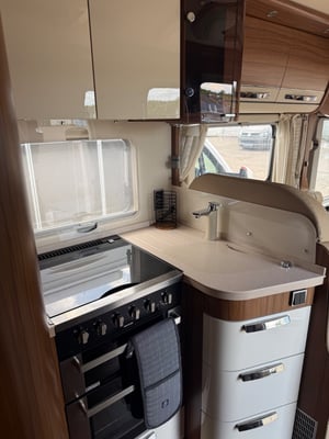2017 Hymer B778 — photo 11 of 21