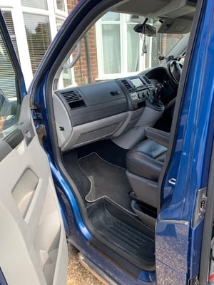  2011 Volkswagen Transporter T5.1 4Motion Camper — photo 8 of 17