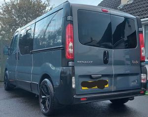 2012 Renault Trafic 2.0 LWB — photo 17 of 23