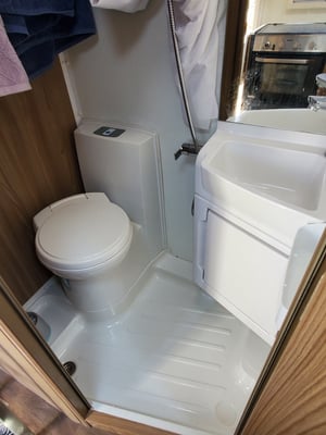 2017 Swift Escape 695 — photo 3 of 14