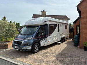 2016 Auto-Trail Comanche — photo 2 of 11