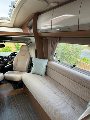 2016 Auto-Trail Comanche — photo 8 of 11