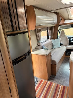 2016 Auto-Trail Comanche — photo 9 of 11