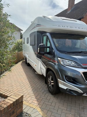 2016 Auto-Trail Comanche — photo 10 of 11