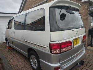 1999 Toyota Regius — photo 2 of 4