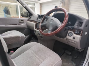 1999 Toyota Regius — photo 3 of 4