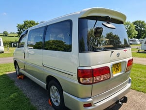 1999 Toyota Regius — photo 1 of 4