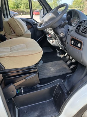 2006 Auto-Trail Cheyenne 660 — photo 6 of 11