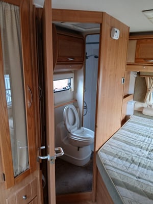 2006 Auto-Trail Cheyenne 660 — photo 9 of 11