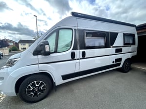 2023 Auto-Trail Expedition 67 — photo 4 of 63