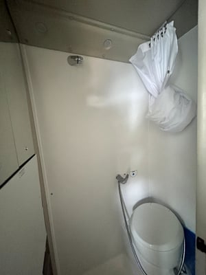 2023 Auto-Trail Expedition 67 — photo 7 of 63