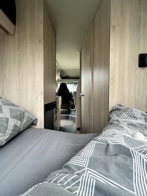 2023 Auto-Trail Expedition 67 — photo 9 of 63