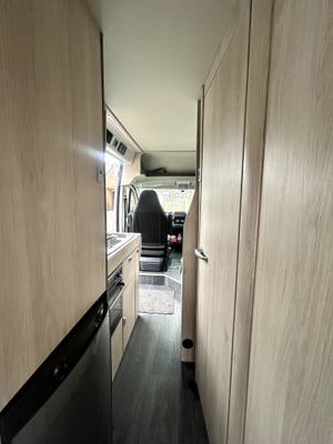 2023 Auto-Trail Expedition 67 — photo 13 of 63