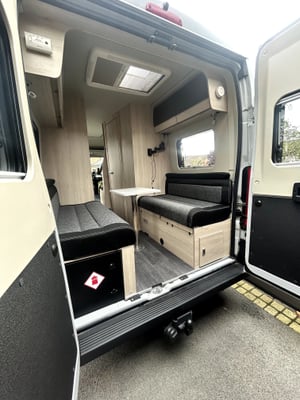 2023 Auto-Trail Expedition 67 — photo 15 of 63