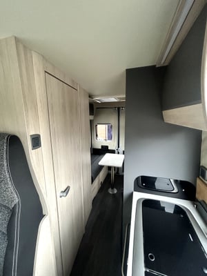 2023 Auto-Trail Expedition 67 — photo 16 of 63