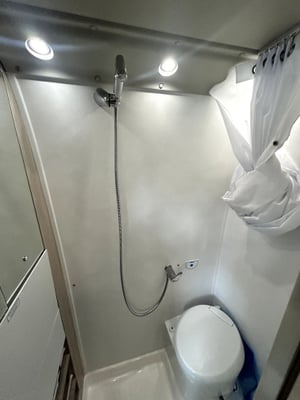 2023 Auto-Trail Expedition 67 — photo 23 of 63