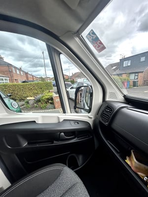 2023 Auto-Trail Expedition 67 — photo 37 of 63