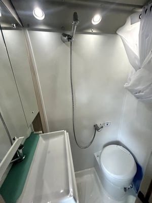 2023 Auto-Trail Expedition 67 — photo 48 of 63