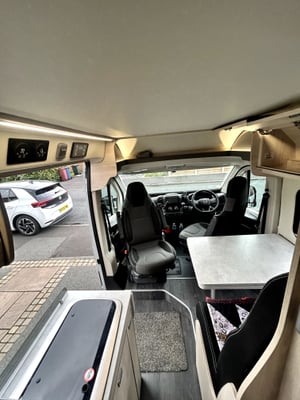 2023 Auto-Trail Expedition 67 — photo 52 of 63
