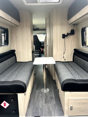 2023 Auto-Trail Expedition 67 — photo 53 of 63