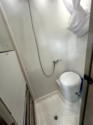 2023 Auto-Trail Expedition 67 — photo 60 of 63