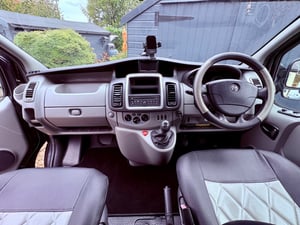 2013 Vauxhall Vivaro — photo 8 of 14