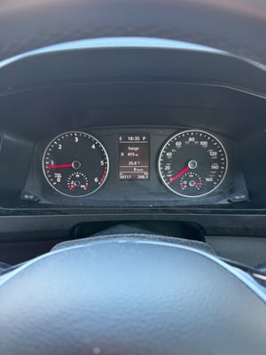 2018 Volkswagen Transporter — photo 2 of 13