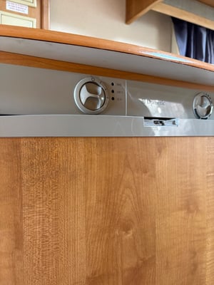 2004 Auto-Trail Apache 600 — photo 3 of 15