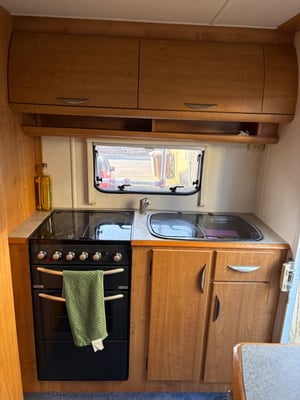 2004 Auto-Trail Apache 600 — photo 6 of 15