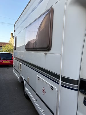 2004 Auto-Trail Apache 600 — photo 7 of 15