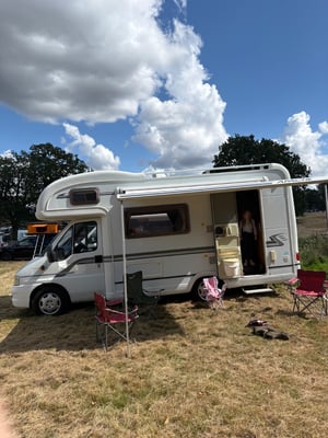 2004 Auto-Trail Apache 600 — photo 9 of 15