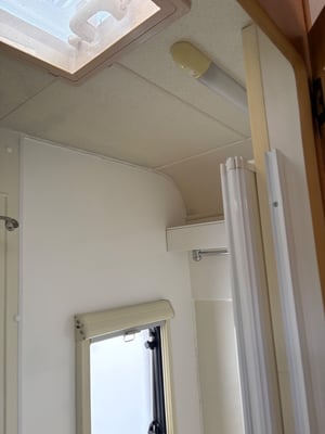 2004 Auto-Trail Apache 600 — photo 13 of 15