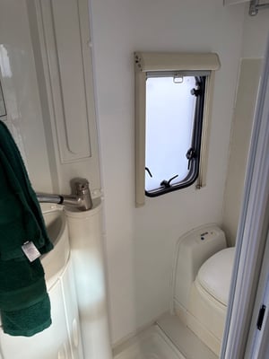 2004 Auto-Trail Apache 600 — photo 15 of 15