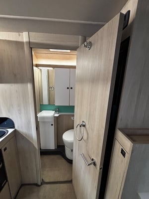 2020 Auto-Trail F-Line F60 — photo 7 of 22