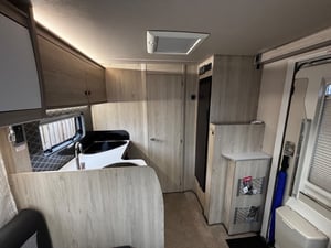 2020 Auto-Trail F-Line F60 — photo 8 of 22