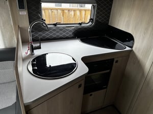 2020 Auto-Trail F-Line F60 — photo 20 of 22