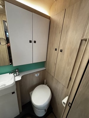 2020 Auto-Trail F-Line F60 — photo 21 of 22